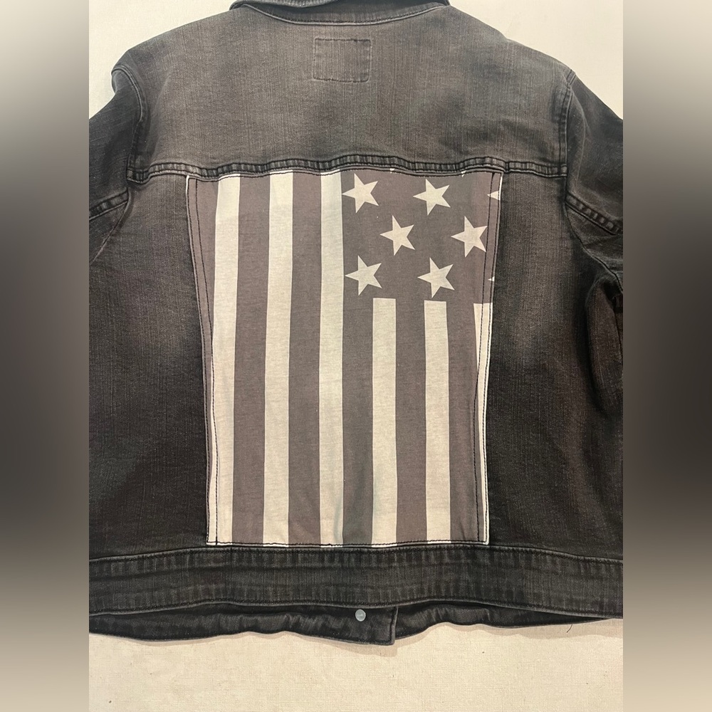 Rock & Republic distressed Charcoal/black American flag Denim Jacket. - Picture 6 of 8